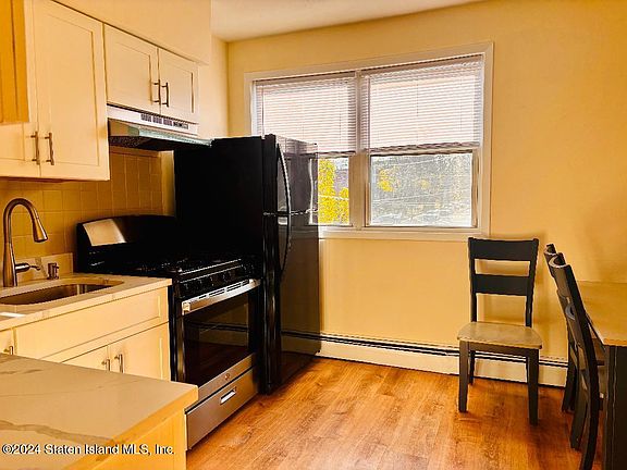 3rd image of 15 Dongan Ave Floor 2