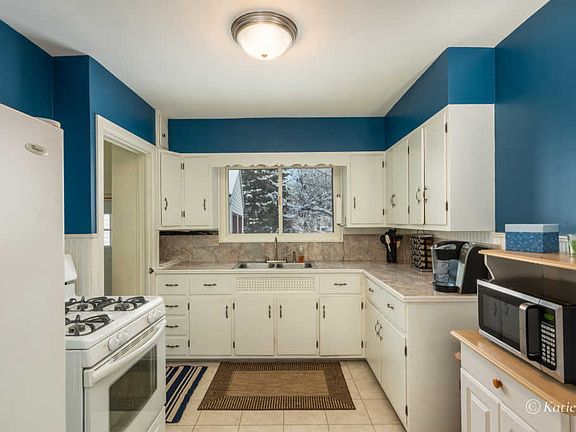 5th image of 3245 Thorncrest Dr SE