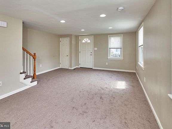3rd image of 241 Jansen Ave