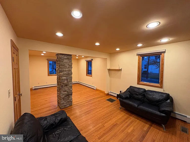 1040 Indiana Ave — Photo 10