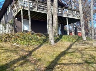 200 Lands End Rd, Hillsboro, IL 62049