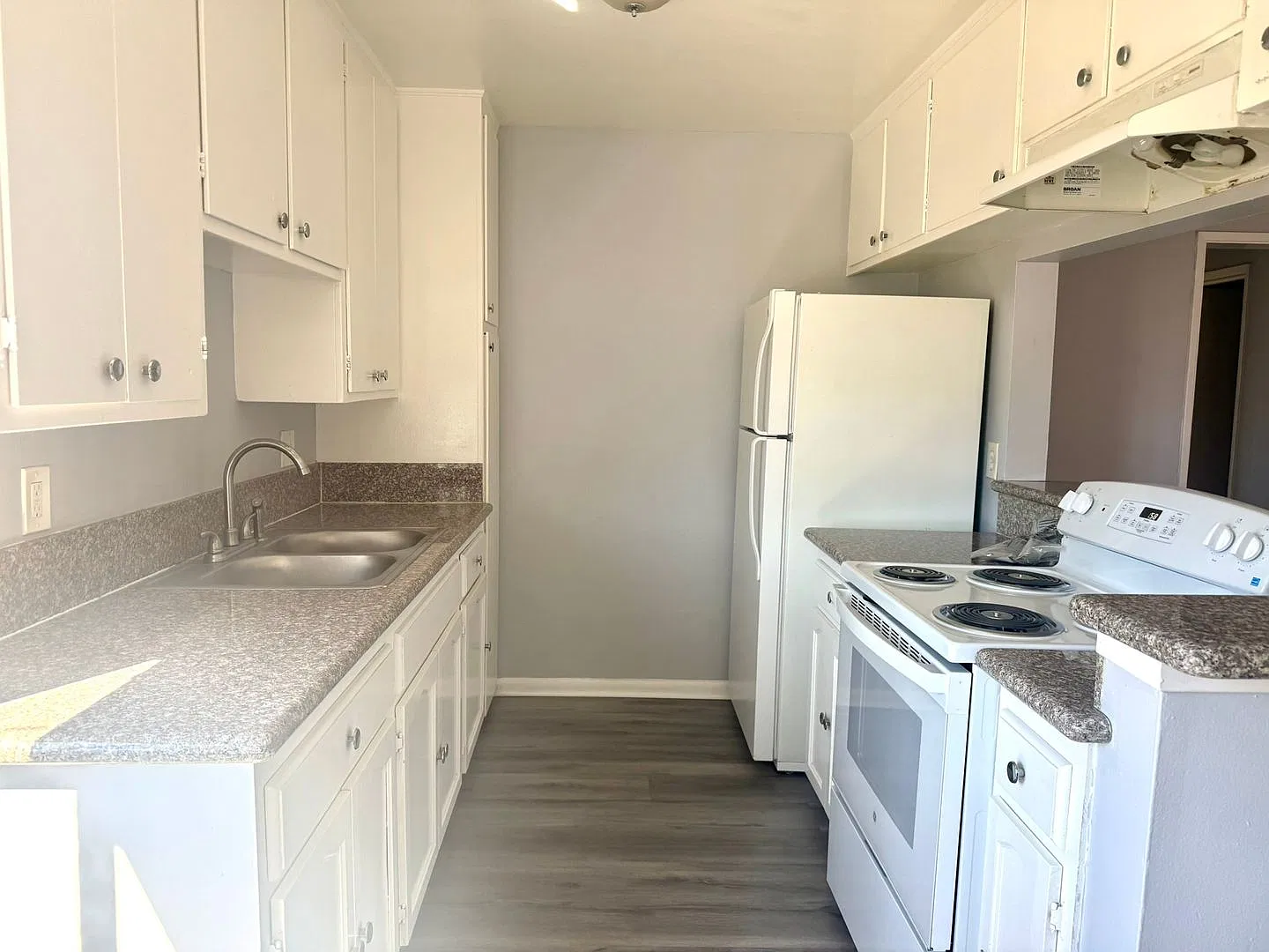 645 Lime Avenue — Photo 2