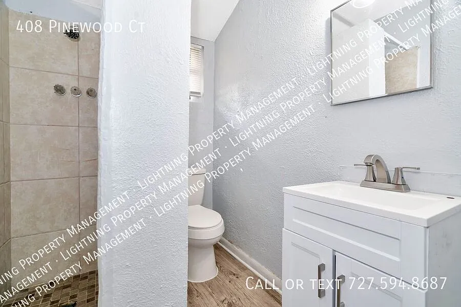 Renovated 2BD in Brandon | No Security Deposit Option | Park-Side Living — Photo 4