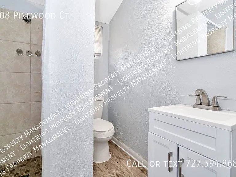 408 Pinewood Ct — Photo 4