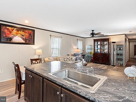 5th image of 234 Iris Rd