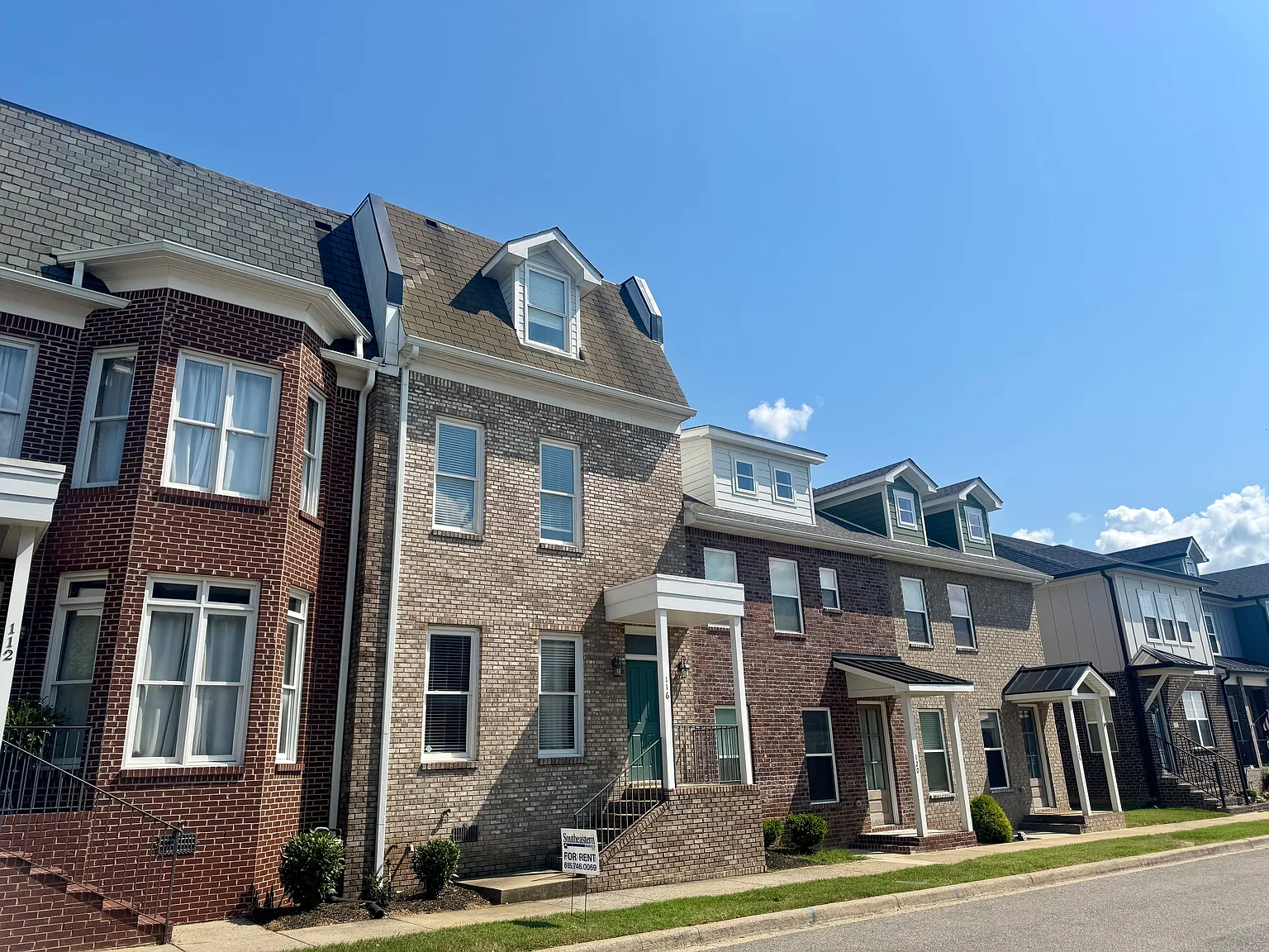 116 Savannah Ave — Photo 1