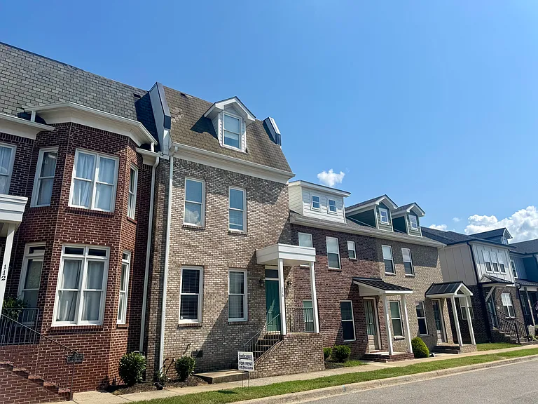 116 Savannah Ave — Photo 1