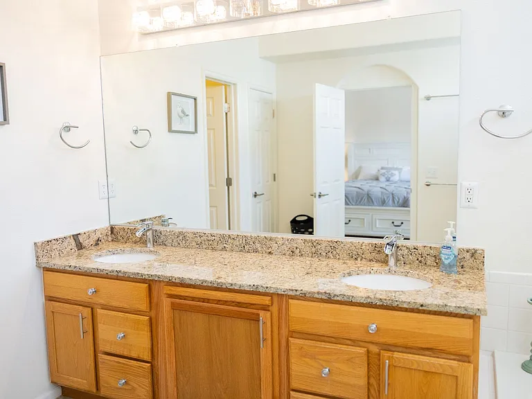 2960 Newport Cir — Photo 17