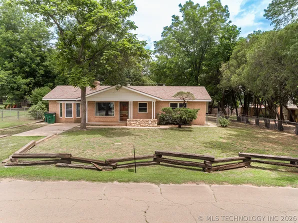 314 SW 3rd St, Perkins, OK 74059