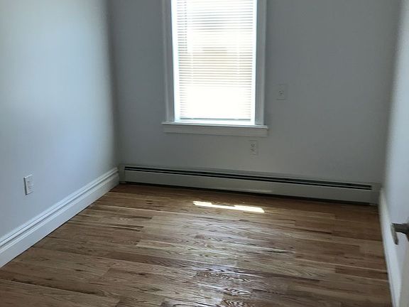 4th image of 3814 Harper Ave