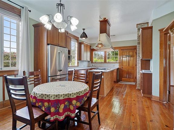 3rd image of 6651 W End Blvd