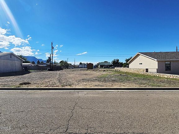 2nd image of 810 Larkspur Ave