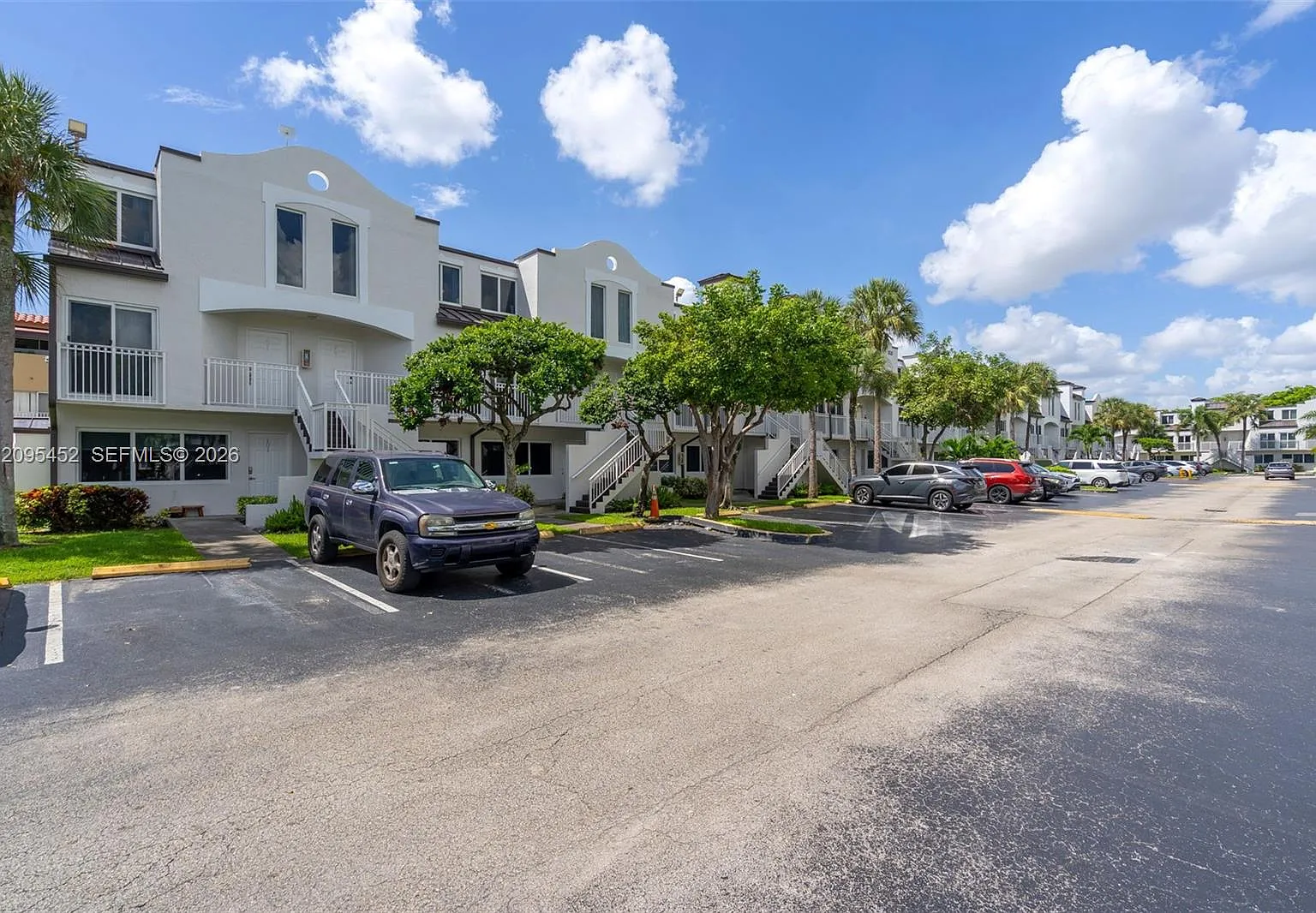 Coral Pointe Townhomes Co — Photo 1