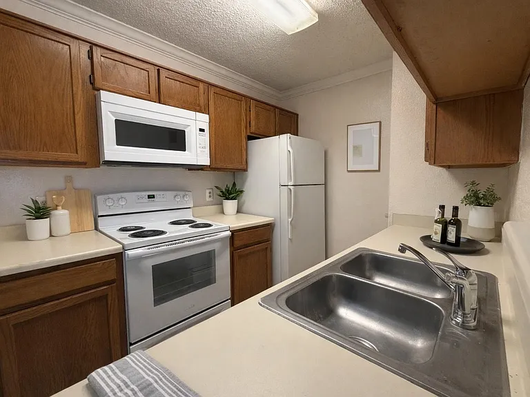 2121 Hepburn St #1110 — Photo 6