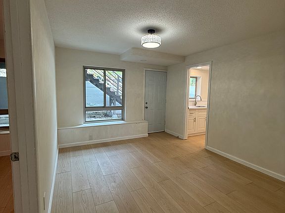 3rd image of 261 Del Norte Dr #B