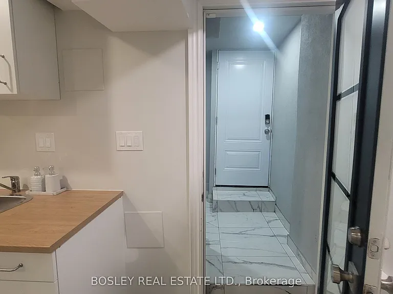 623 Dupont St #LOWER LEVEL — Photo 8