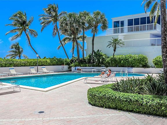 4th image of 5415 Collins Ave APT 202A