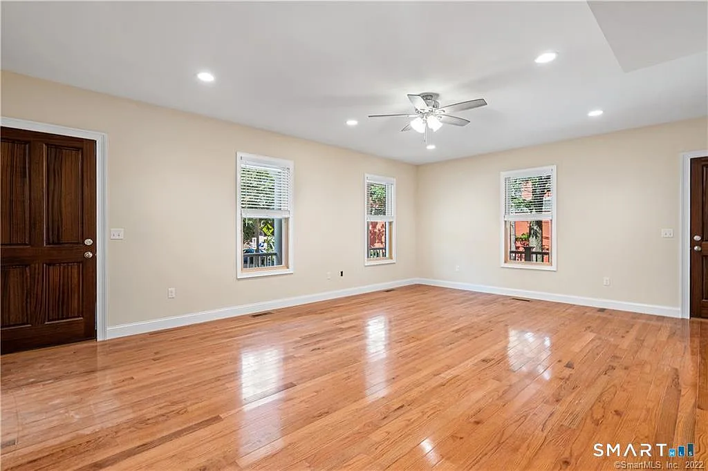 3 bed, 2.0 bath, 2600 sqft, $3,850 — Photo 4