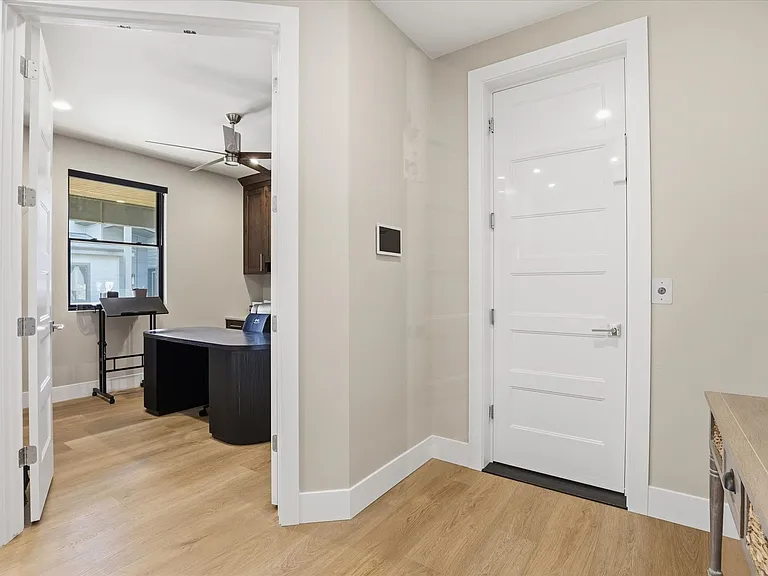 2860 W Lumber Ln — Photo 22