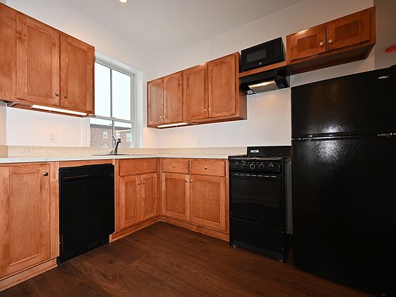 3rd image of 10 S Main St APT 2