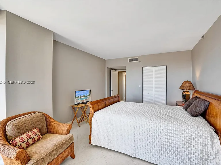 3600 Yacht Club Dr #904 — Photo 48