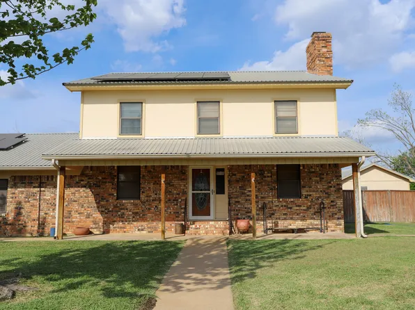 303 David Davis Dr, Mc Gregor, TX 76657