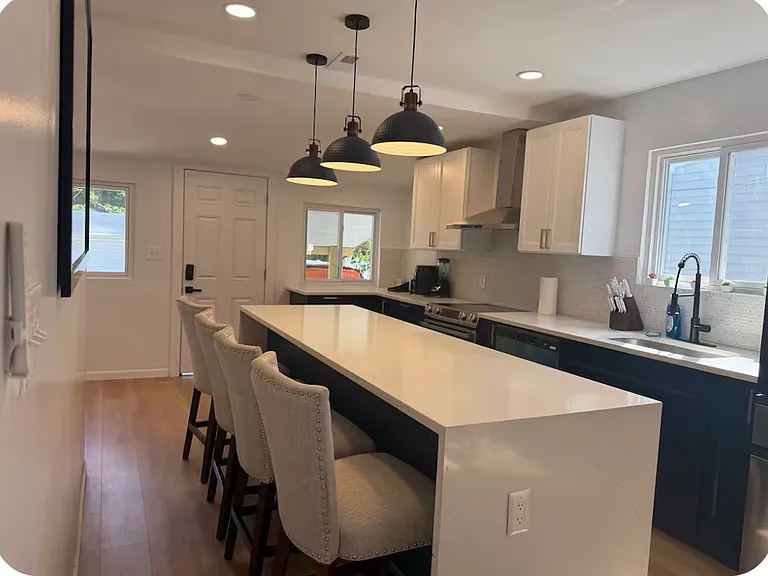 2115 Rand Pl NE — Photo 2