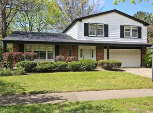 2426 Briarford Ln, Northbrook, IL 60062
