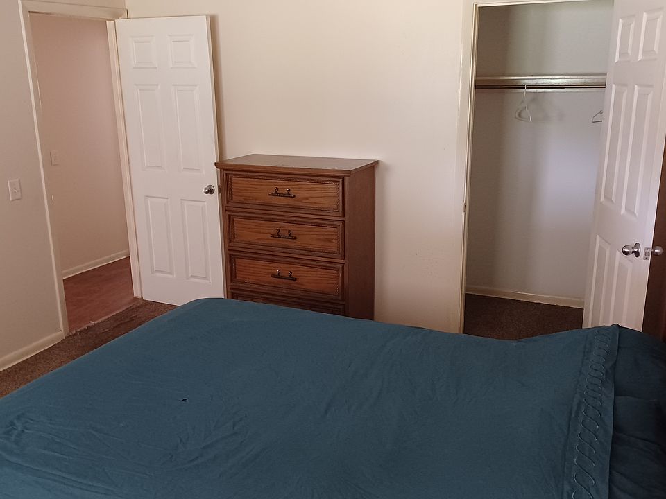 2nd image of 371 Oak Manor Ave NE #1