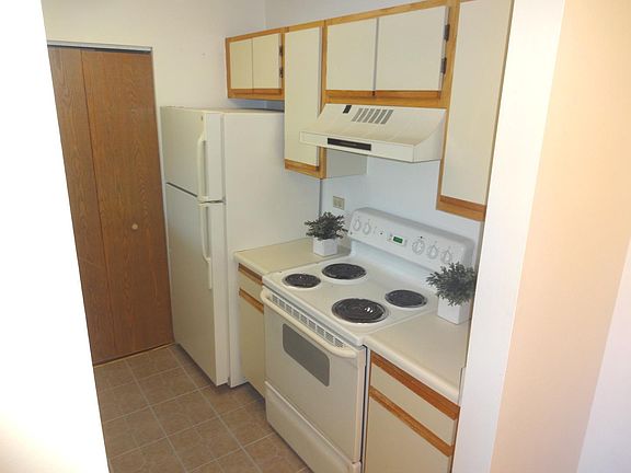 5th image of 208 Glengarry Dr APT 303