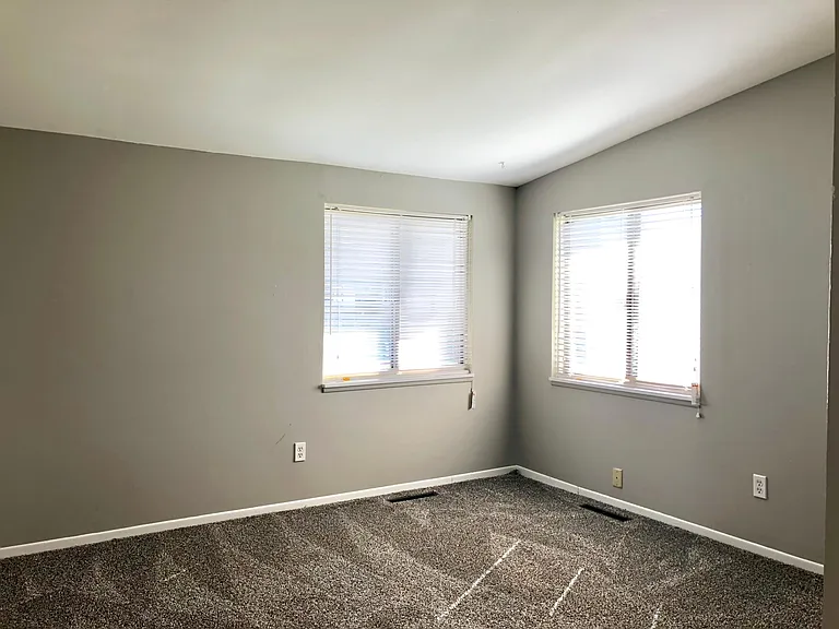 322 Heritage Ct — Photo 15