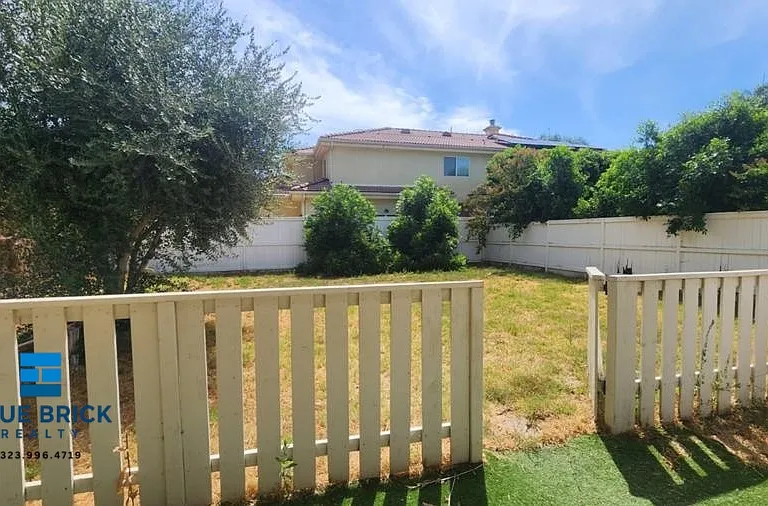 6182 Yolanda Ave — Photo 3