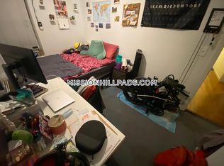 822 Huntington Ave #1U, Boston, MA 02115