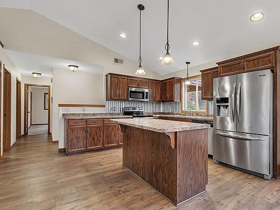 4th image of 3135 Quarry Rd NE