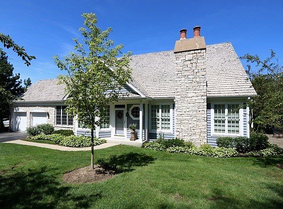 Fabulous, sun-filled end unit located across from pool and tennis courts. Private yard backs up to w