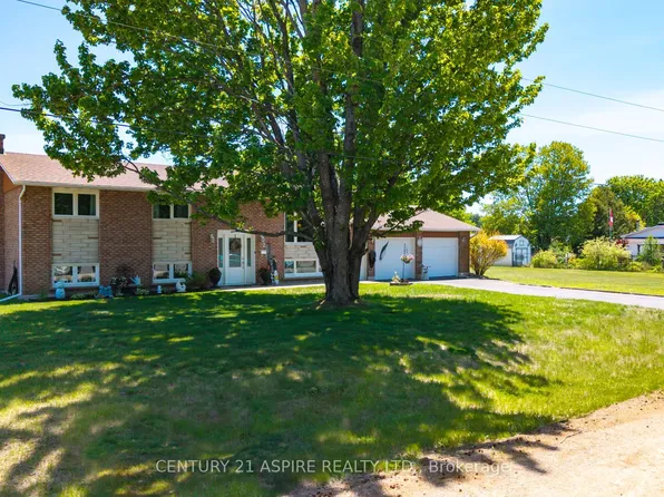 2 Doris St, Petawawa, ON K8A 7V1