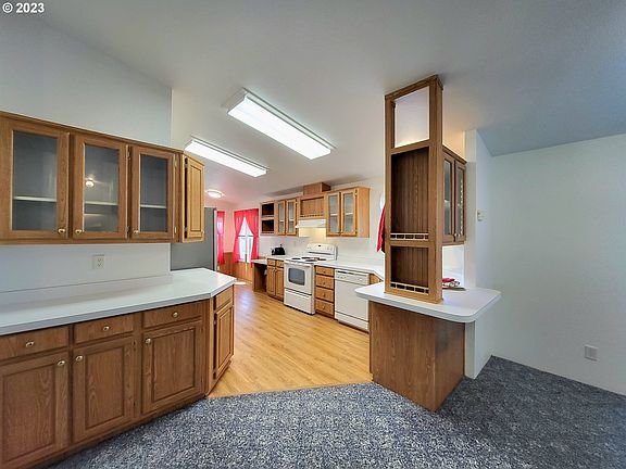 3rd image of 113 NE Zeus Ln