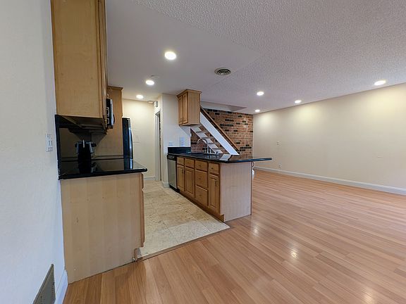 4th image of 310 N 1st St APT 2