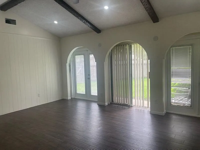 3 bed, 2.0 bath, 1474 sqft, $2,100 — Photo 3