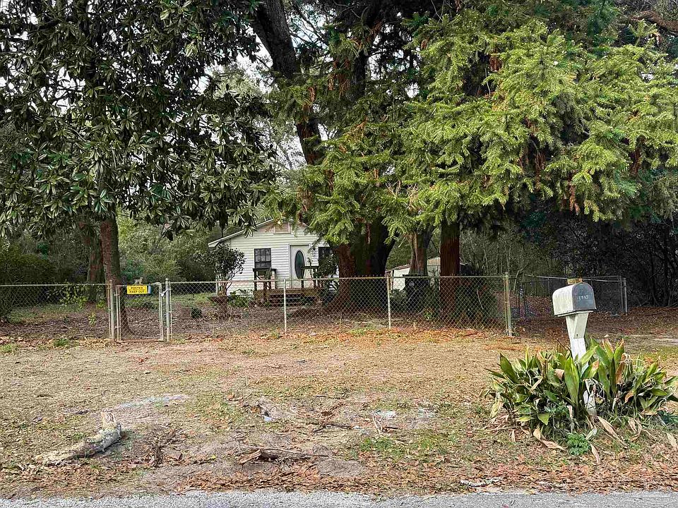 2nd image of 1510 Acorn Ln