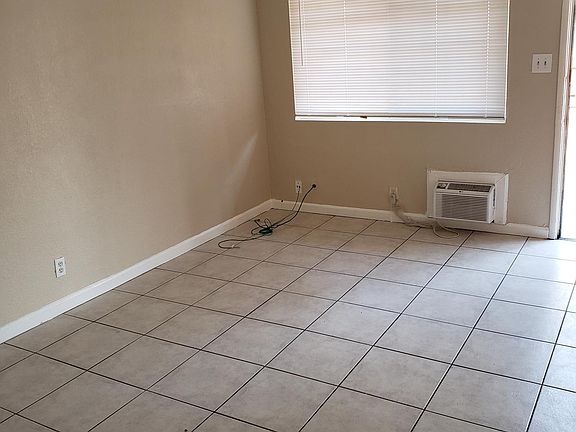 3rd image of 375 El Camino Ave APT 1