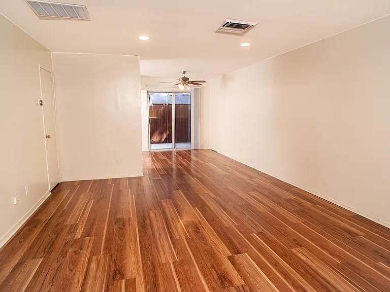 17151 Roscoe Blvd #18 — Photo 10