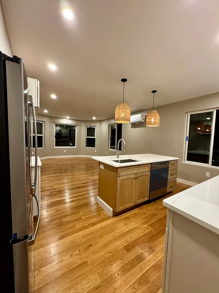 3 bed, 1150 sqft, $2,600 — Photo 2