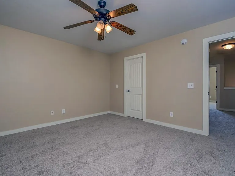 102 Venezia Ln — Photo 18