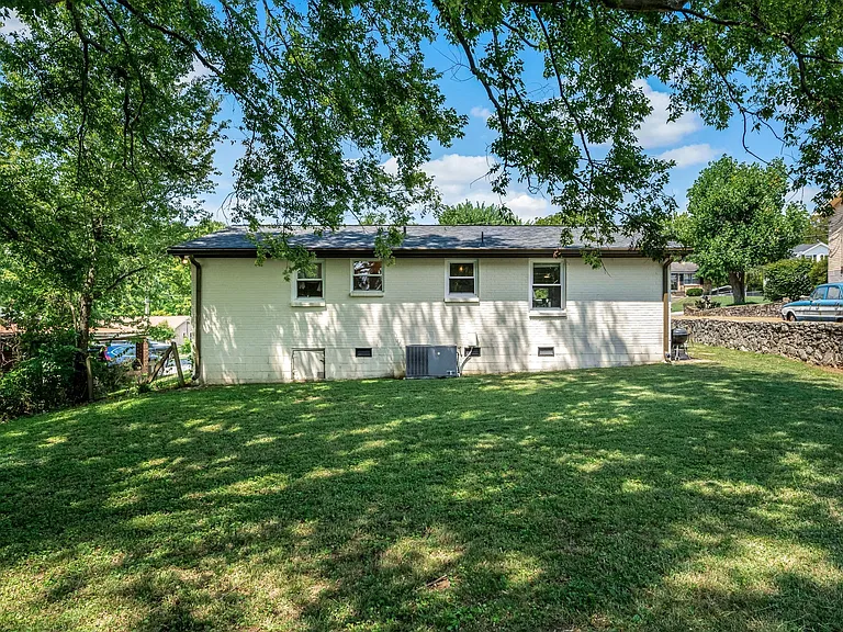 205 Cedar Dr — Photo 28