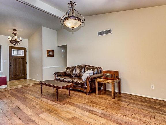 4th image of 2113 E El Moro Ave