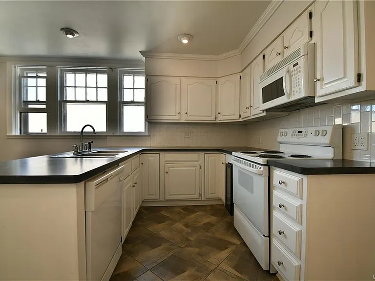 116 Linwood Ave — Photo 15