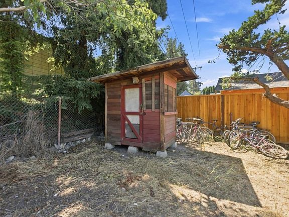 4th image of 2102 Walnut Grove Ave