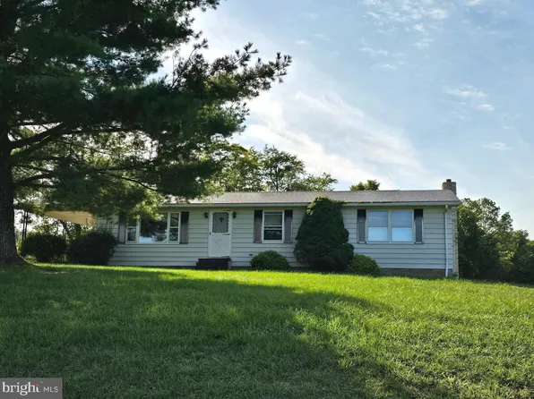 6752 Winchester Grade Rd, Berkeley Springs, WV 25411