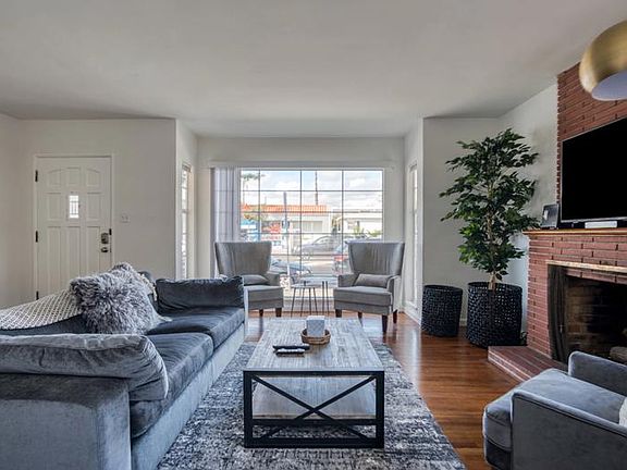 2nd image of 2310 Ocean Park Blvd APT A